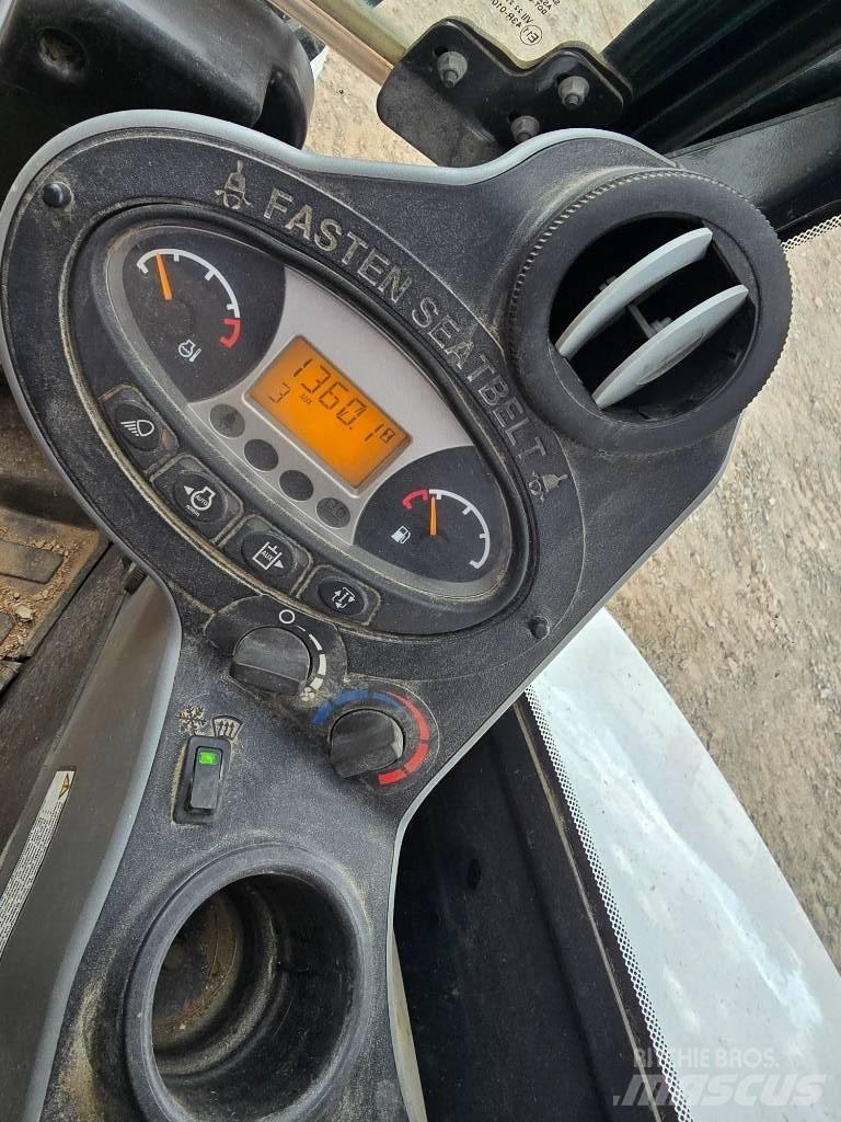 Bobcat E35 小型挖掘机