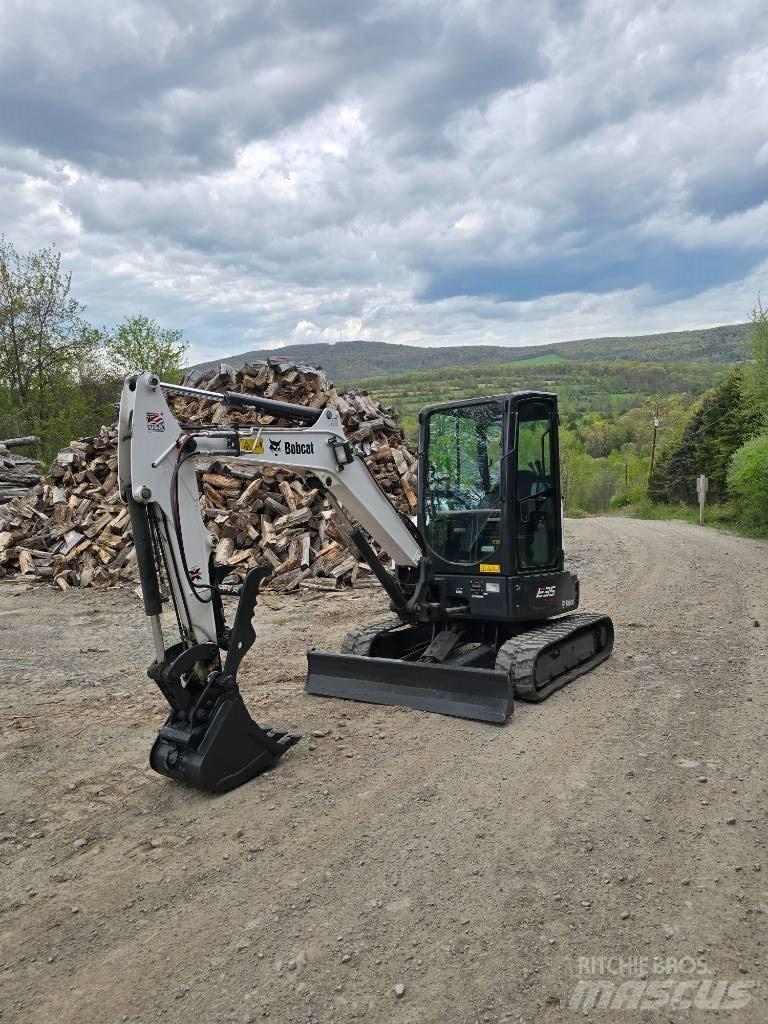 Bobcat E35 小型挖掘机
