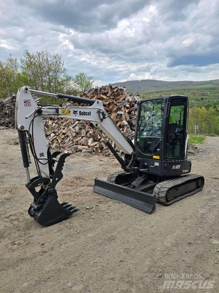 Bobcat E35 小型挖掘机