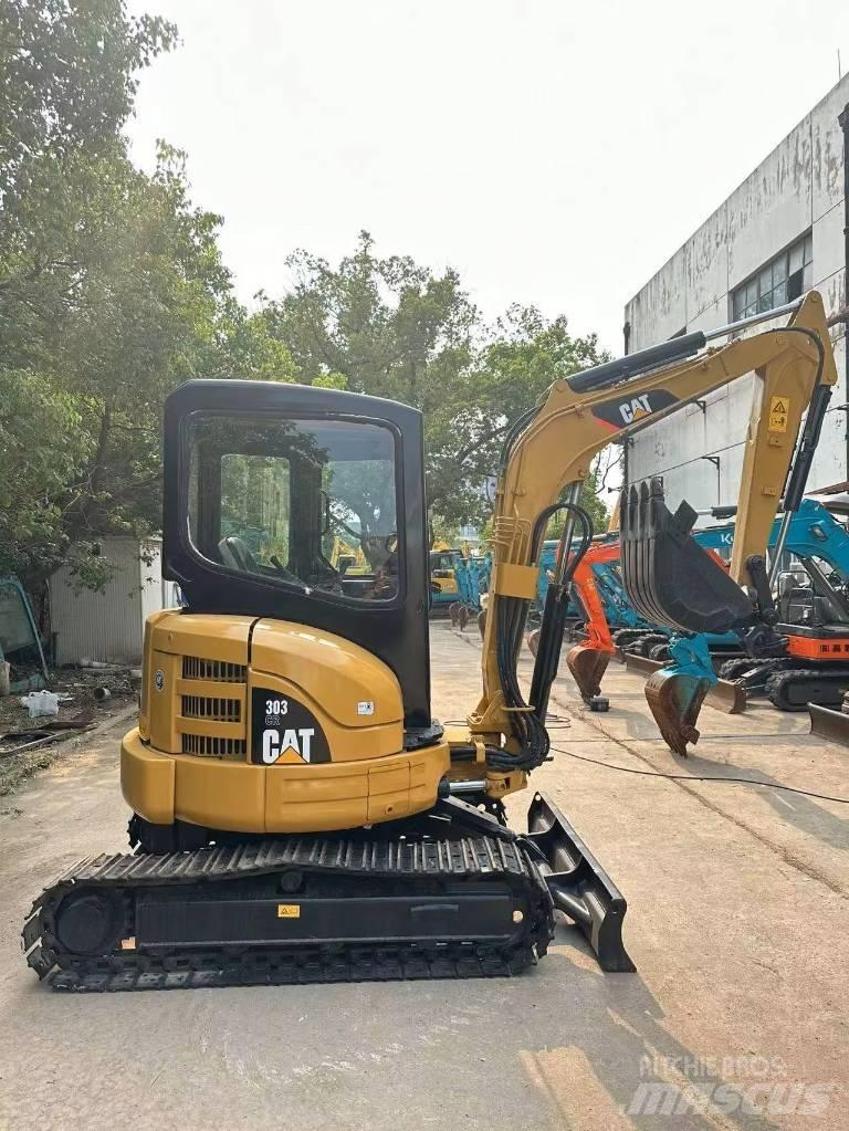 CAT 303 CR 小型挖掘机