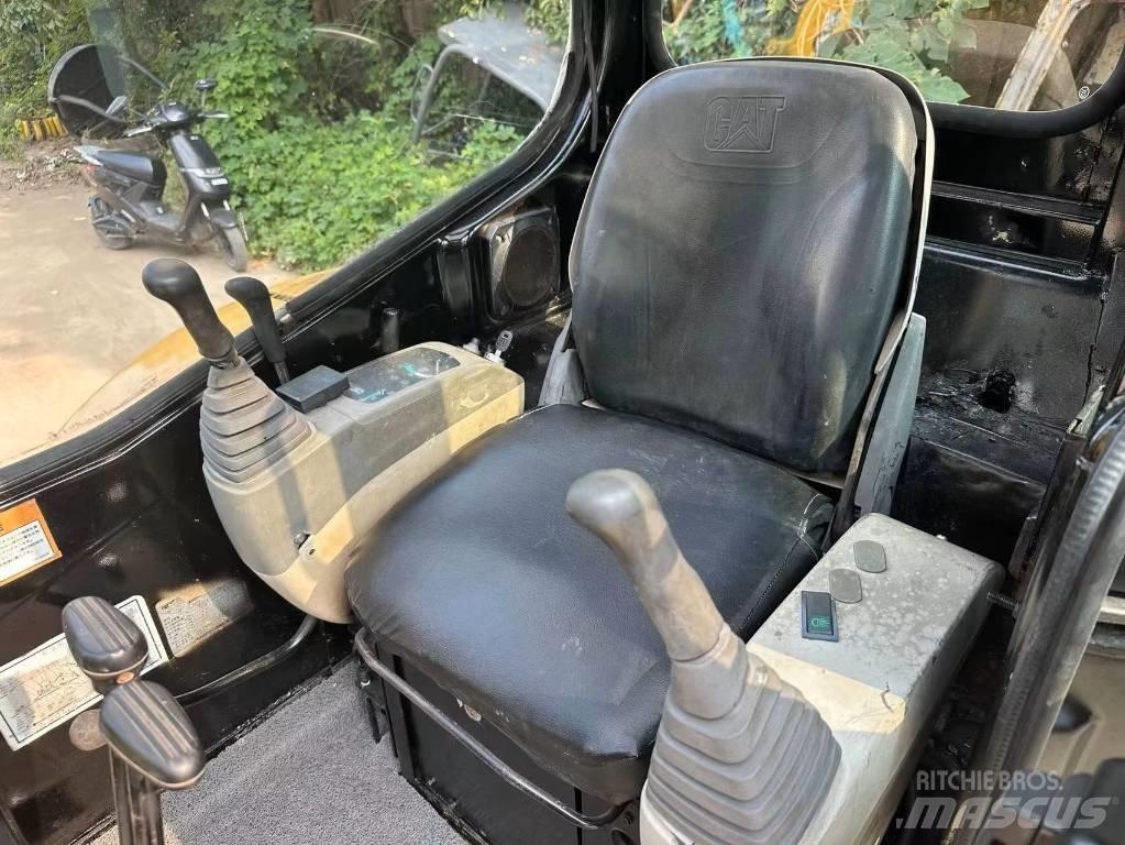 CAT 303 CR 小型挖掘机