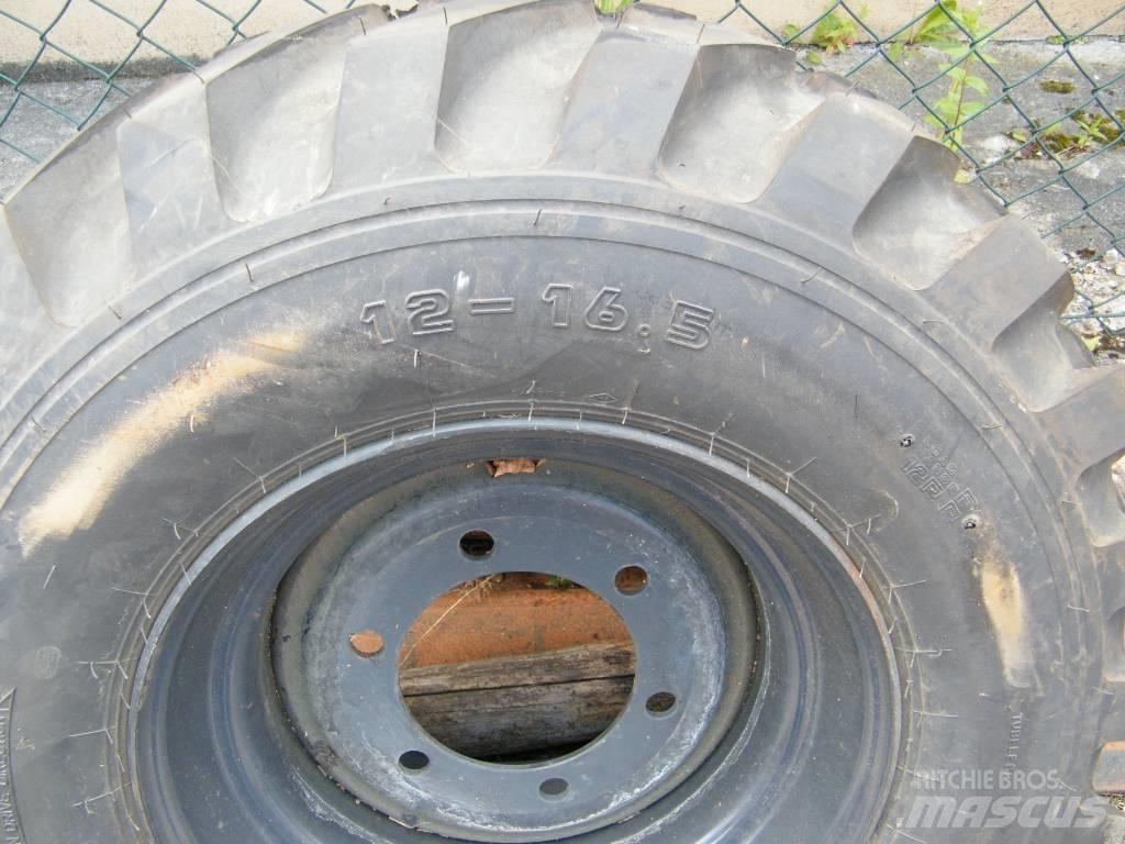 Kumho 12-16,5 轮胎、车轮和轮圈