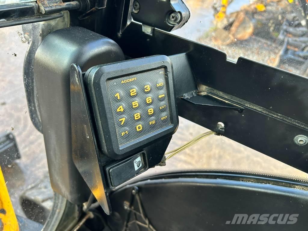 JCB 8026 CTS 小型挖掘机