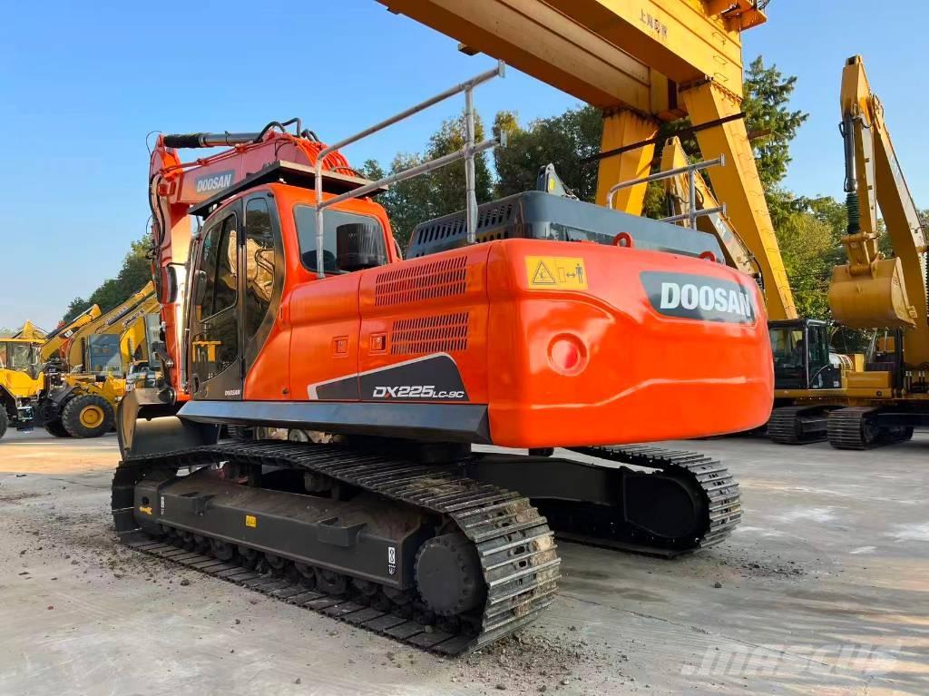 Doosan DX225LC-9C 履带挖掘机
