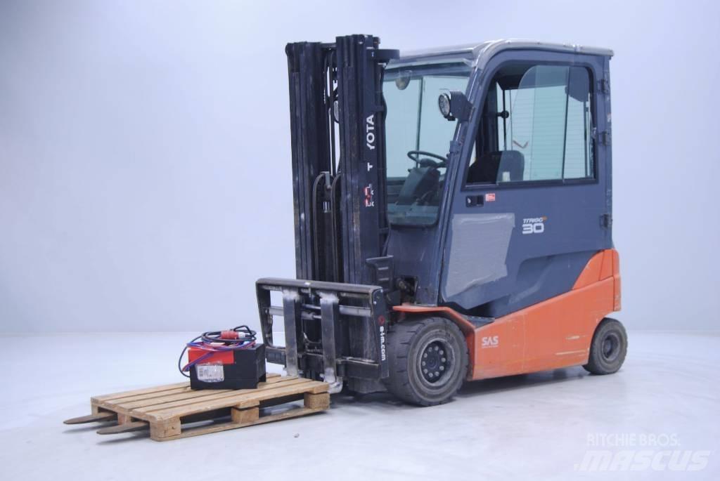 Toyota 8FBMT30 电动叉车