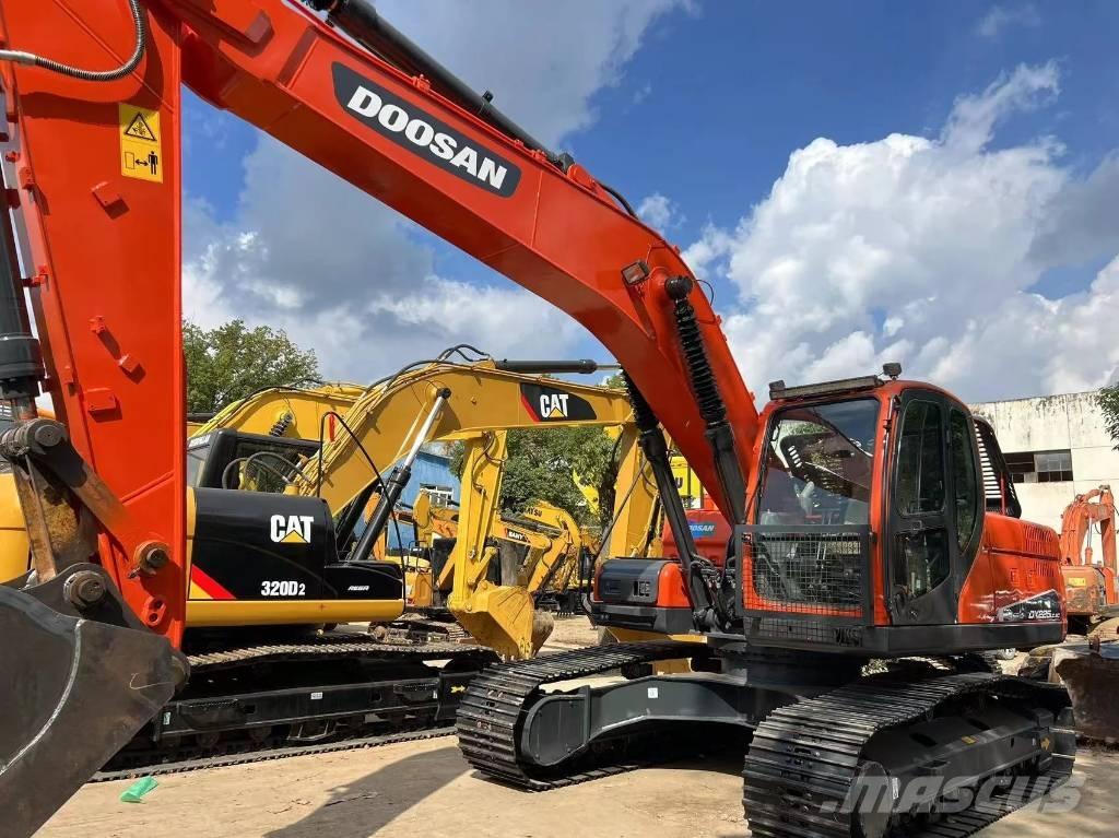 Doosan DX225LC-9C 履带挖掘机