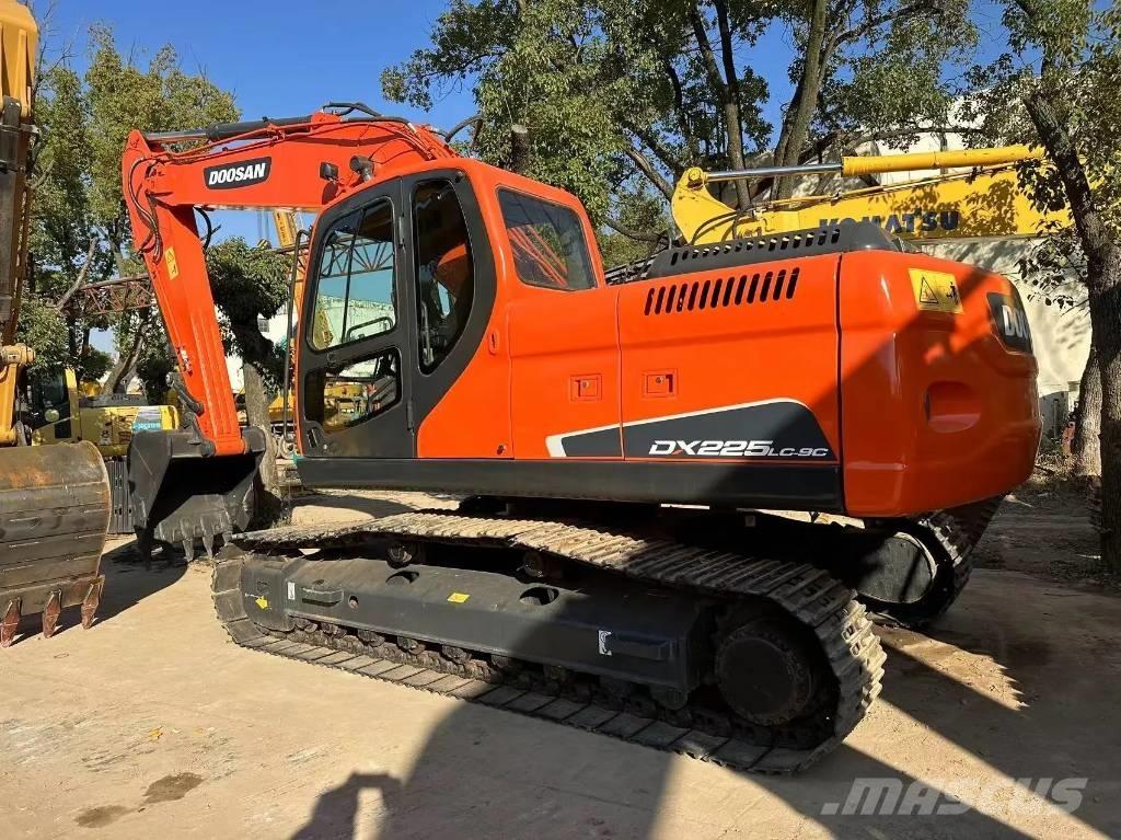 Doosan DX225LC-9C 履带挖掘机