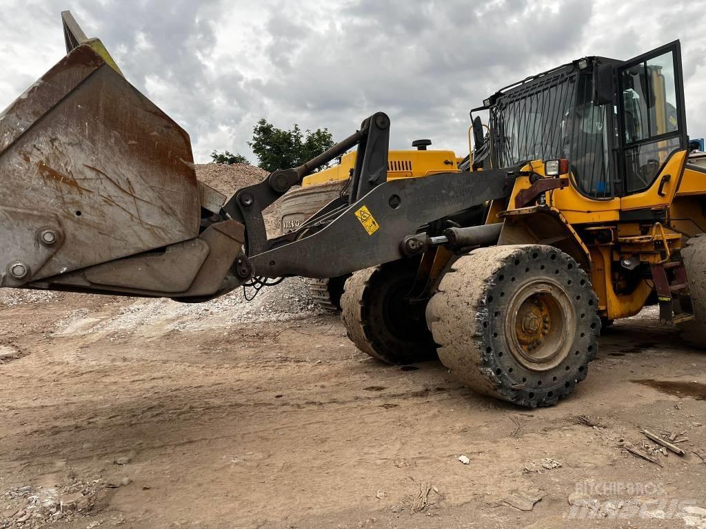 Volvo L 120 F 轮式装载机