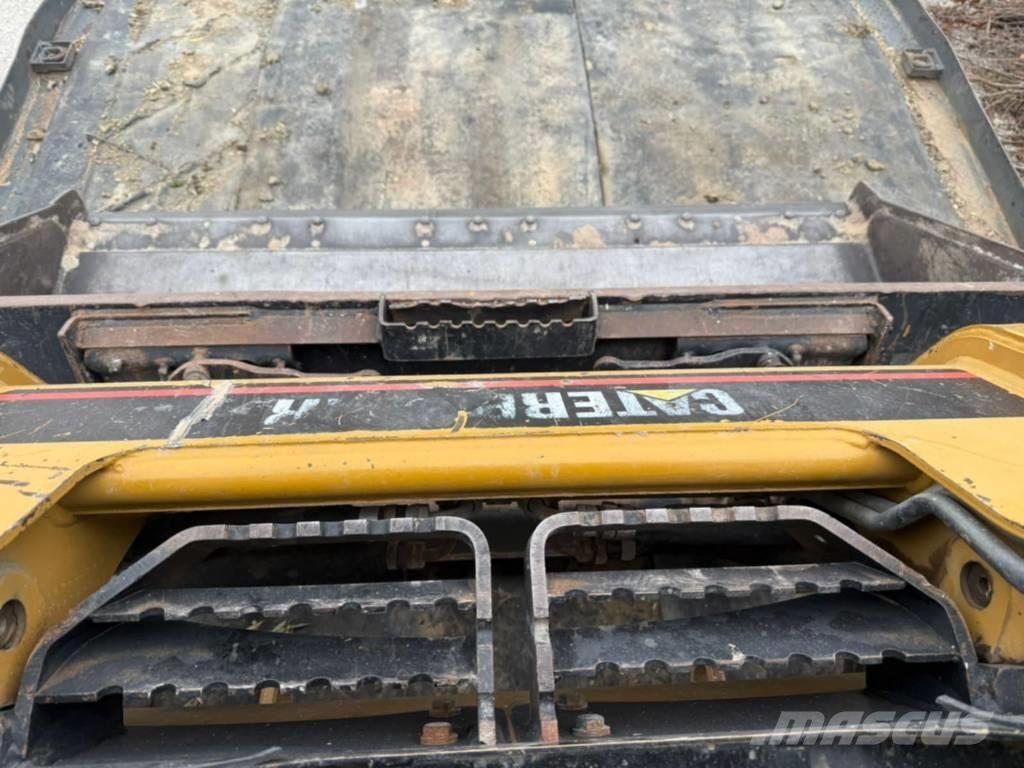 CAT 216 滑移装载机