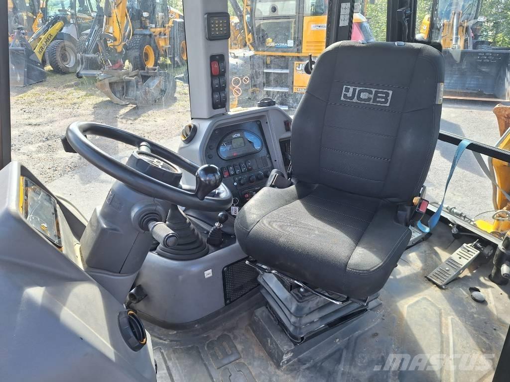 JCB 3 CXE Compact 反铲装载机