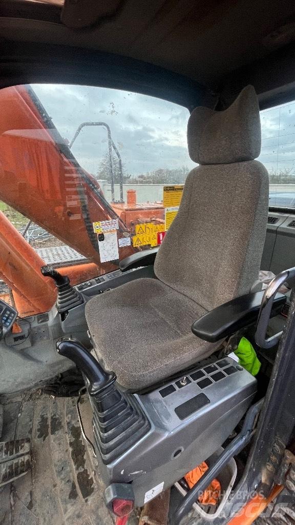 Doosan Dx140 轮式挖掘机