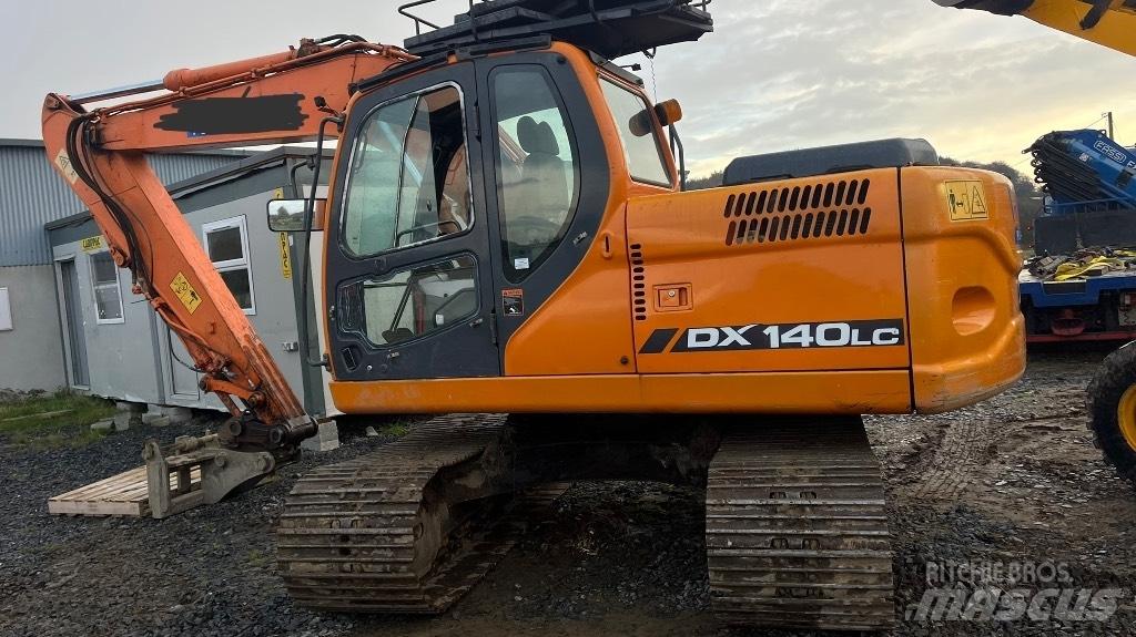 Doosan Dx140 轮式挖掘机