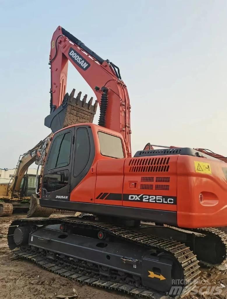 Doosan DX225 履带挖掘机