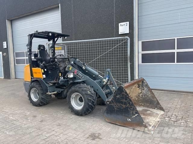 GiANT V452T X-TRA HD 小型装载机