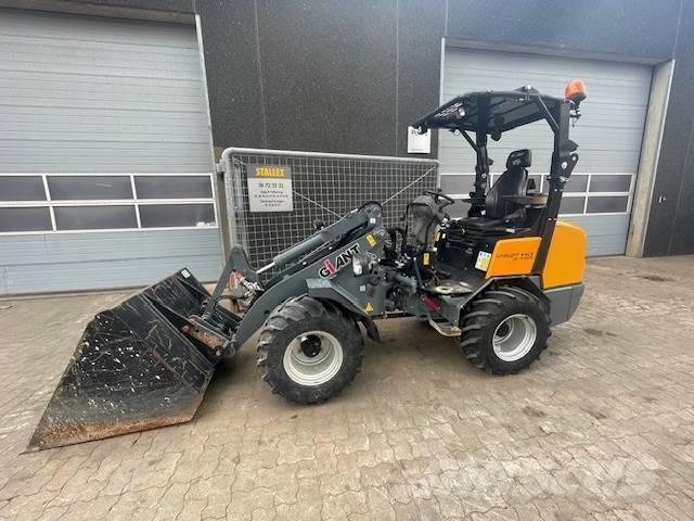 GiANT V452T X-TRA HD 小型装载机