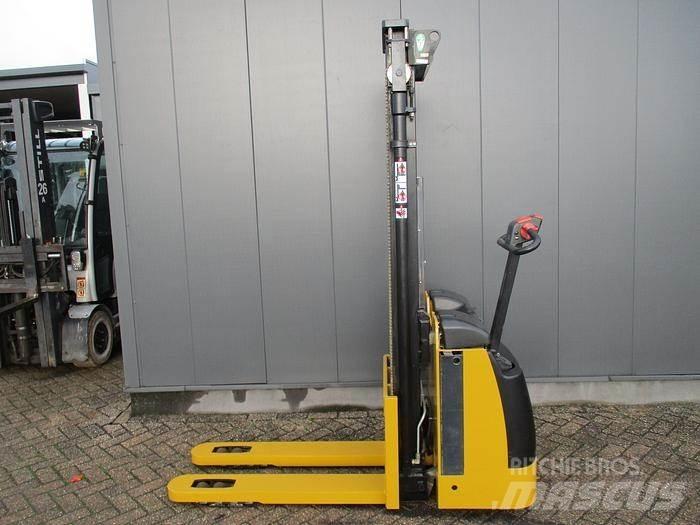 CAT NSP12K1 手推堆垛车