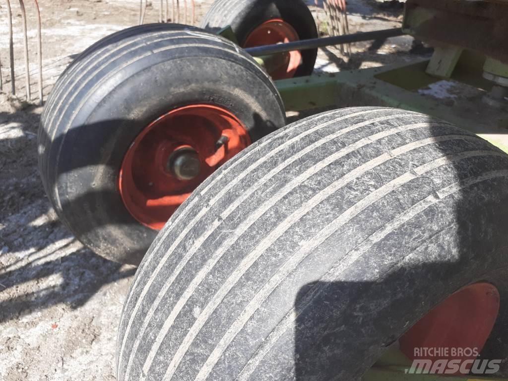 CLAAS Liner 430 S 料堆整形机