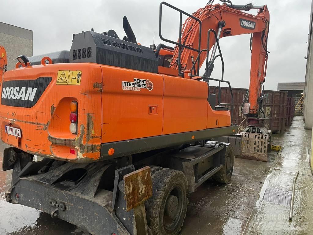Doosan DX 210 W - 5 轮式挖掘机