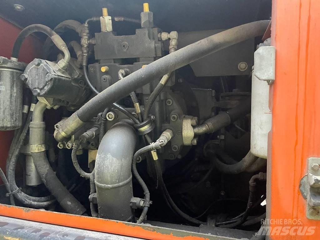 Doosan DX 210 W - 5 轮式挖掘机