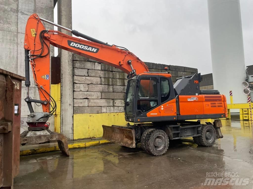 Doosan DX 210 W - 5 轮式挖掘机
