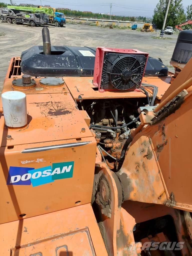Doosan DH210W-7 轮式挖掘机