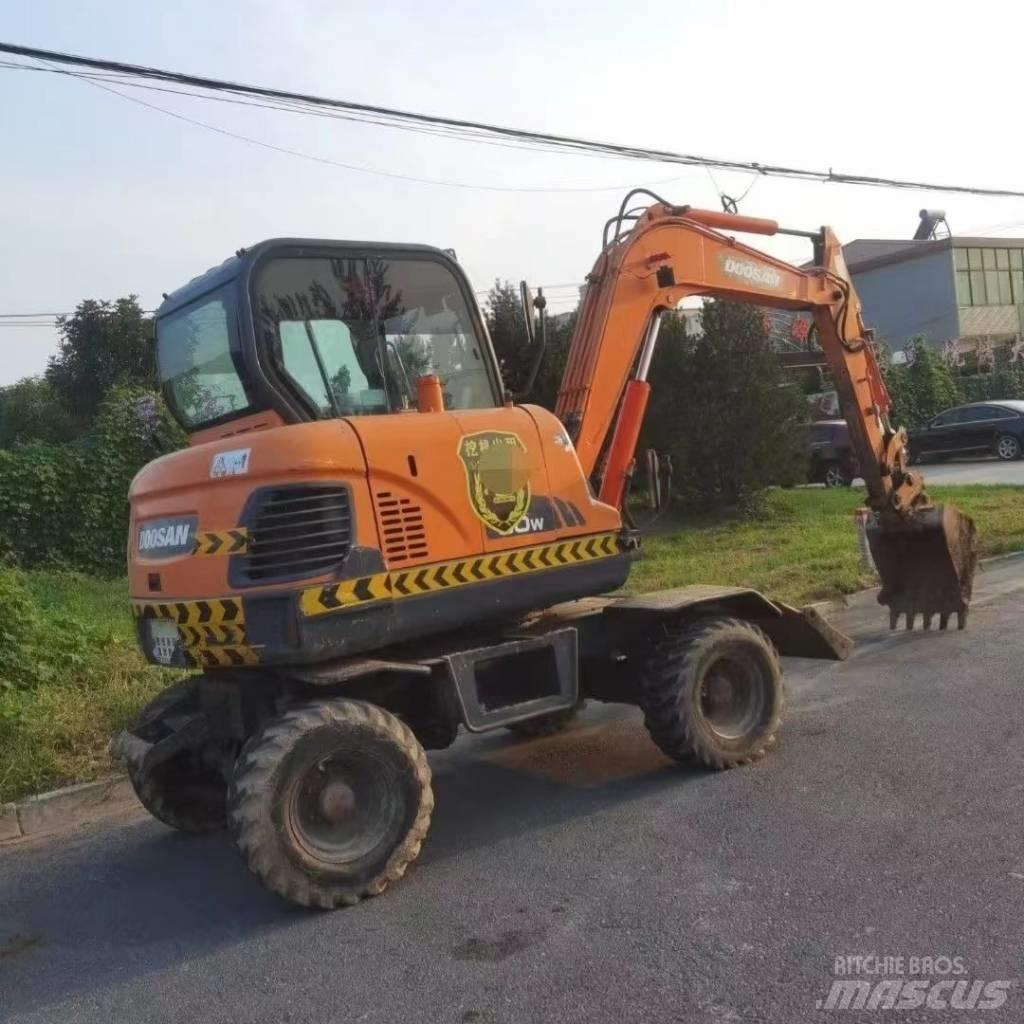 Doosan DX60W 轮式挖掘机