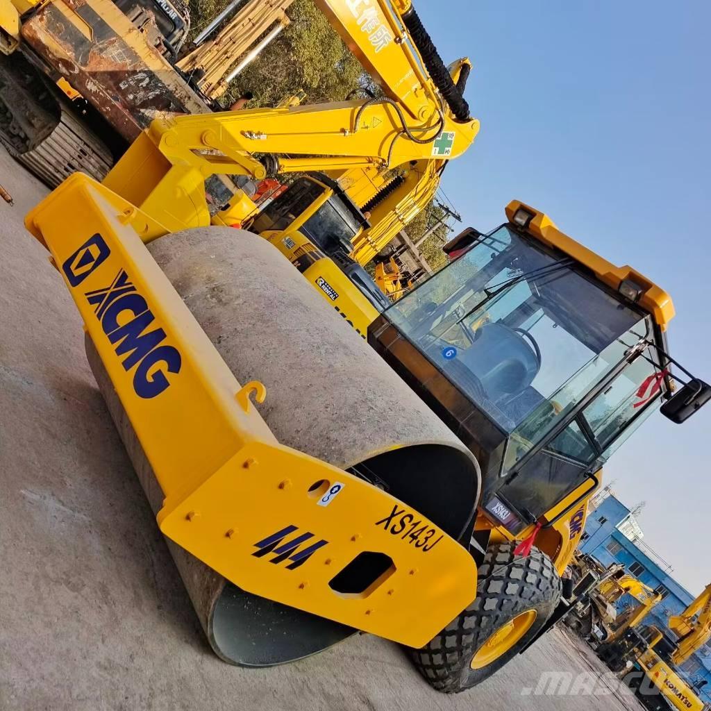 XCMG XS 143 J 单轮压路机