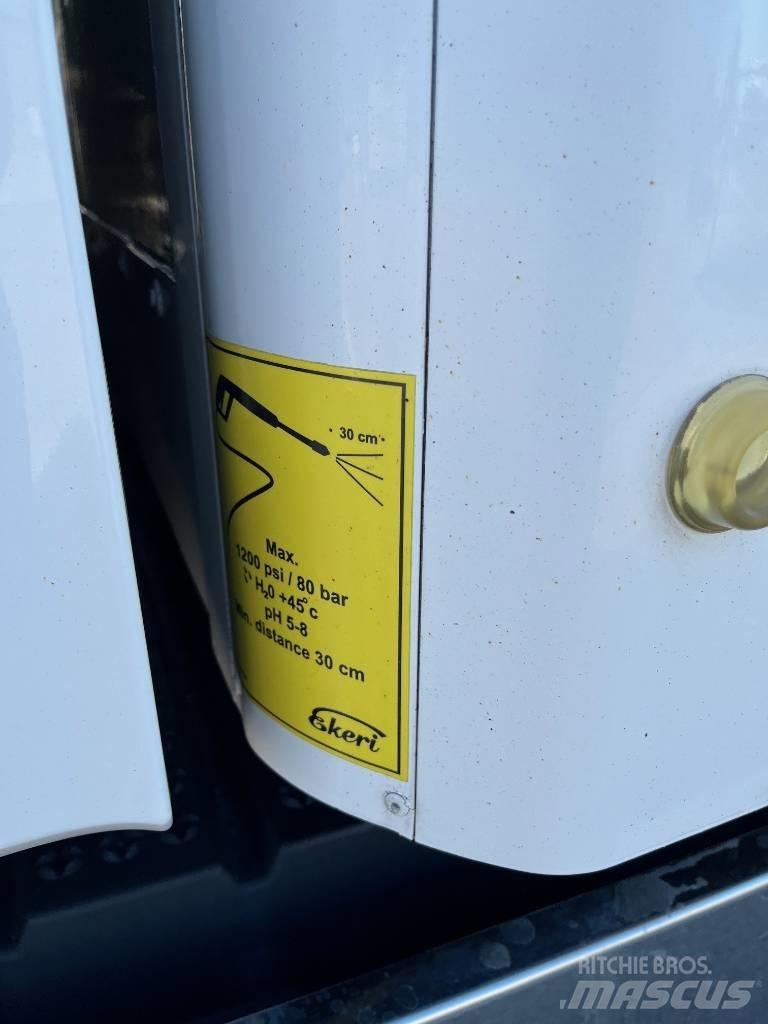 Scania R590 厢式货车