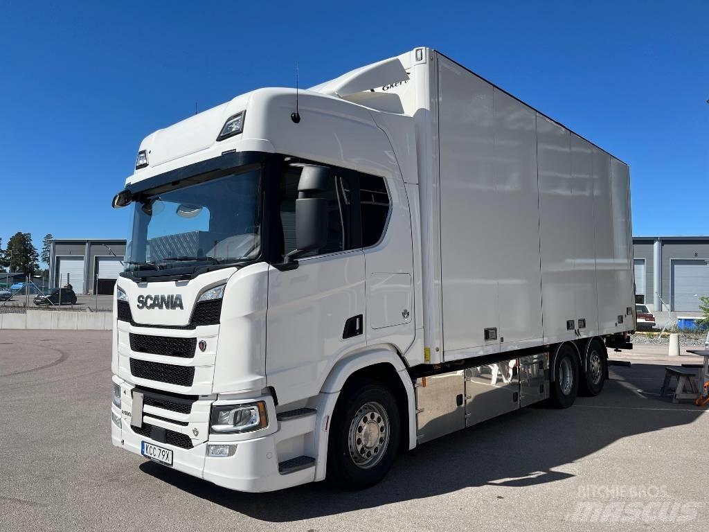 Scania R590 厢式货车