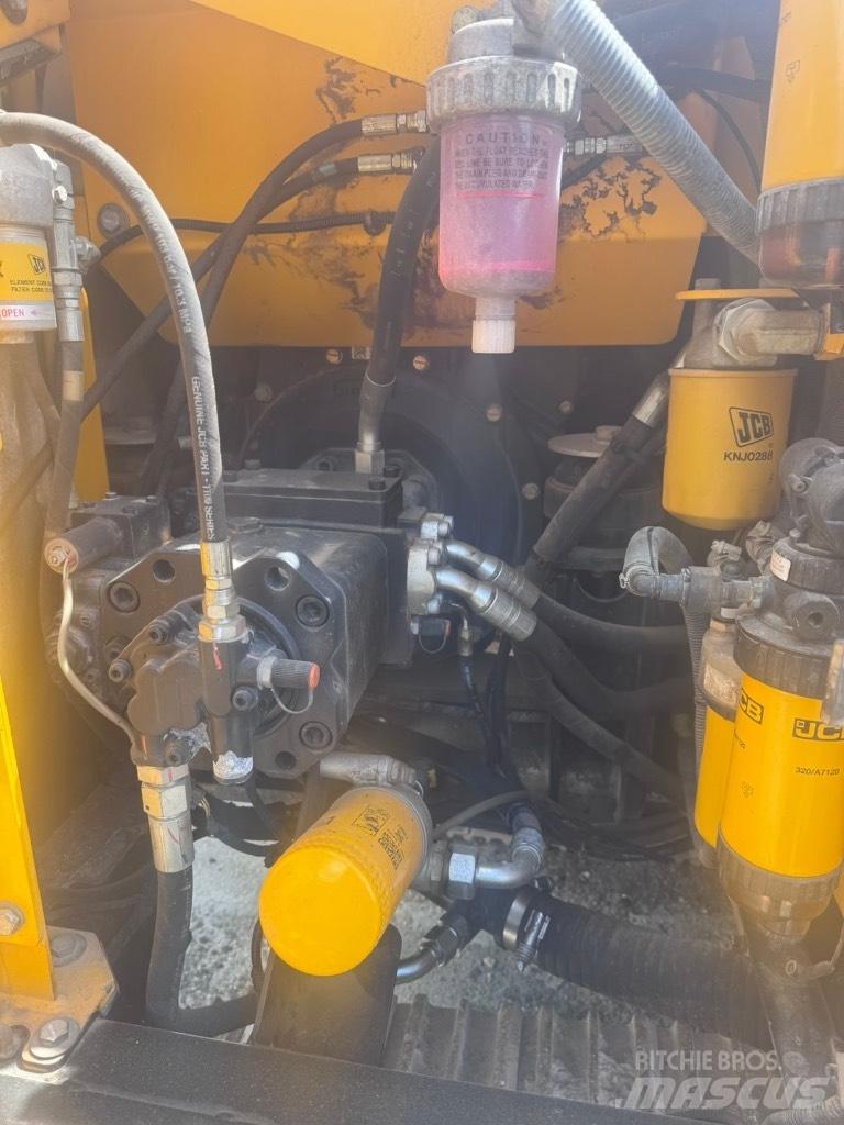 JCB JS 131 LC 履带挖掘机