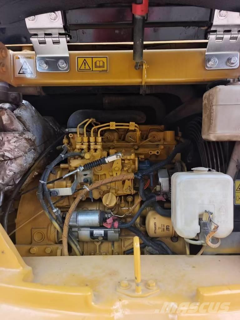 CAT 308 E2 中型挖掘机