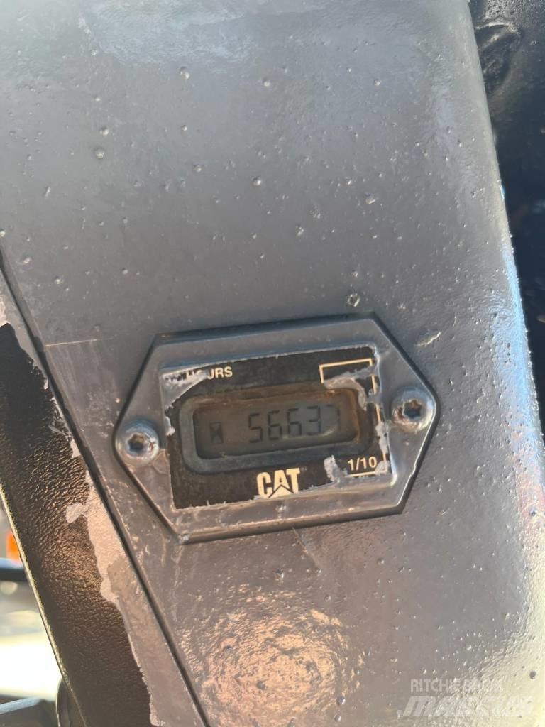 CAT 246 滑移装载机