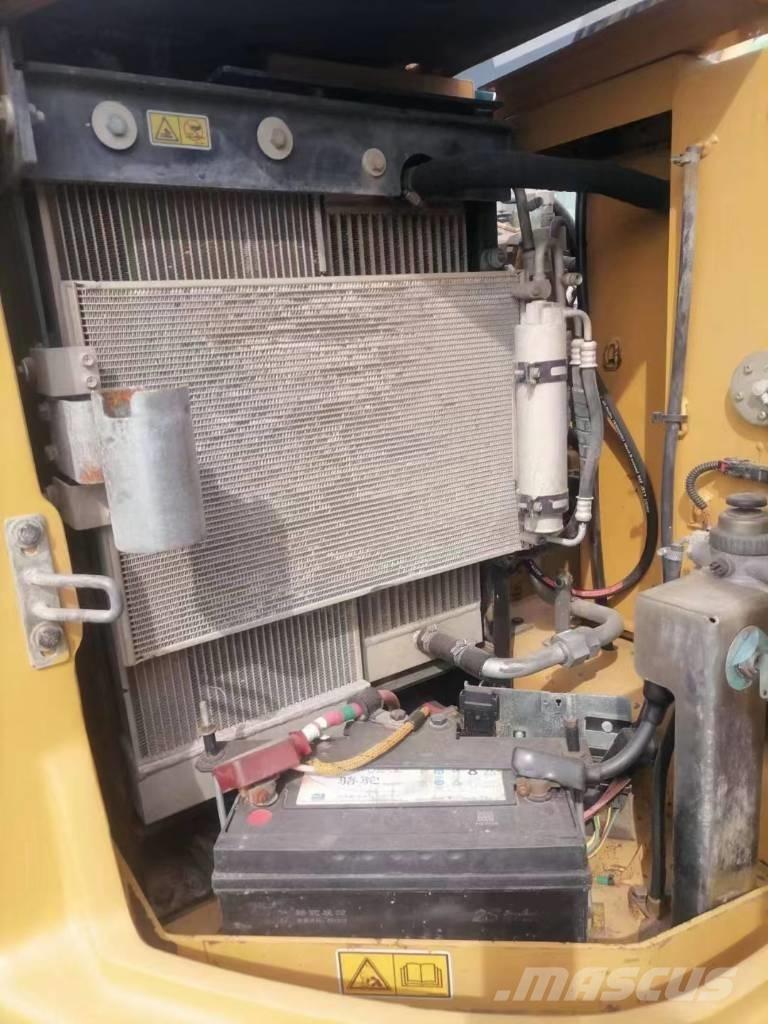 CAT 307E2 中型挖掘机