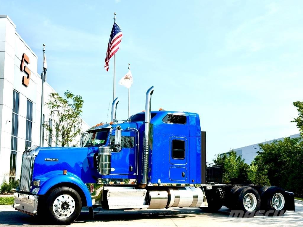 Kenworth W 900 牵引车