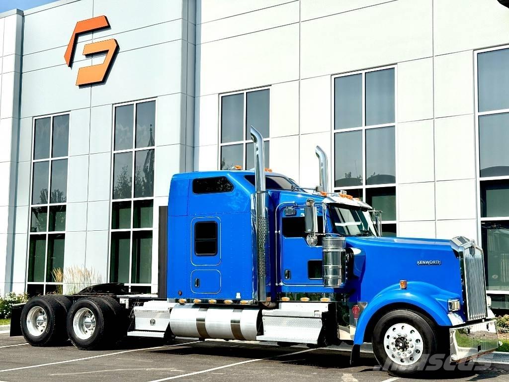 Kenworth W 900 牵引车