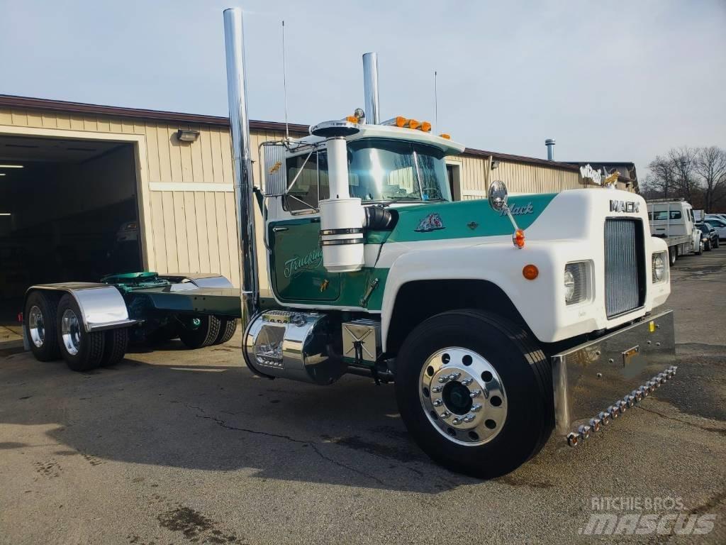 Mack R700 平板车