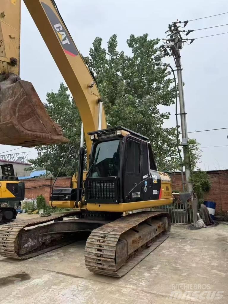 CAT 323D 履带挖掘机
