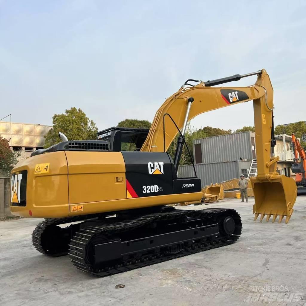 CAT 320D2 中型挖掘机