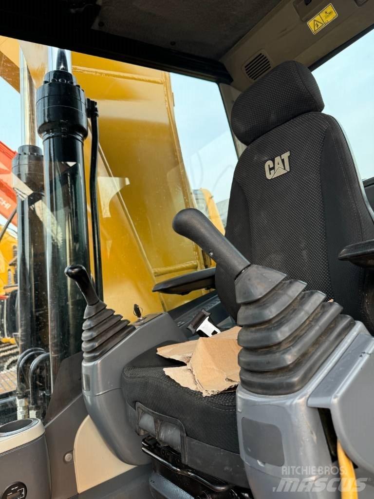 CAT 320D2 中型挖掘机