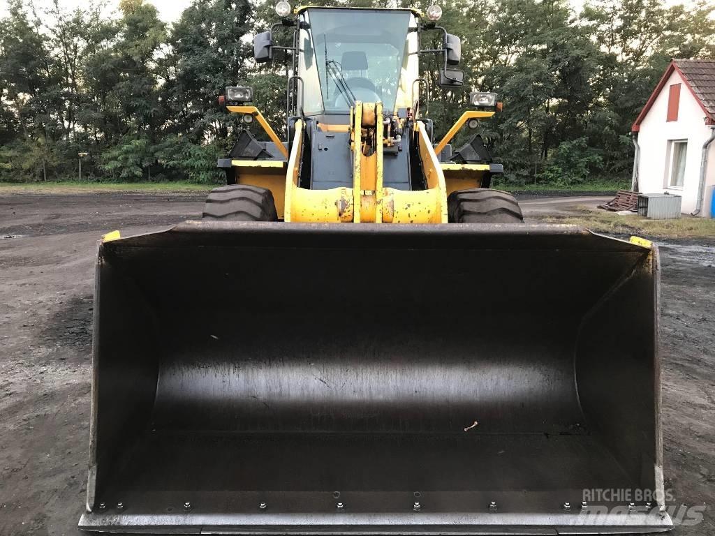 Komatsu WA320-5H 轮式装载机