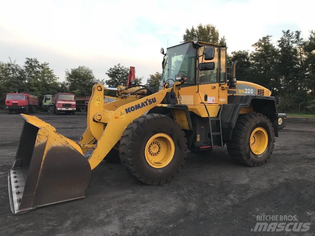 Komatsu WA320-5H 轮式装载机