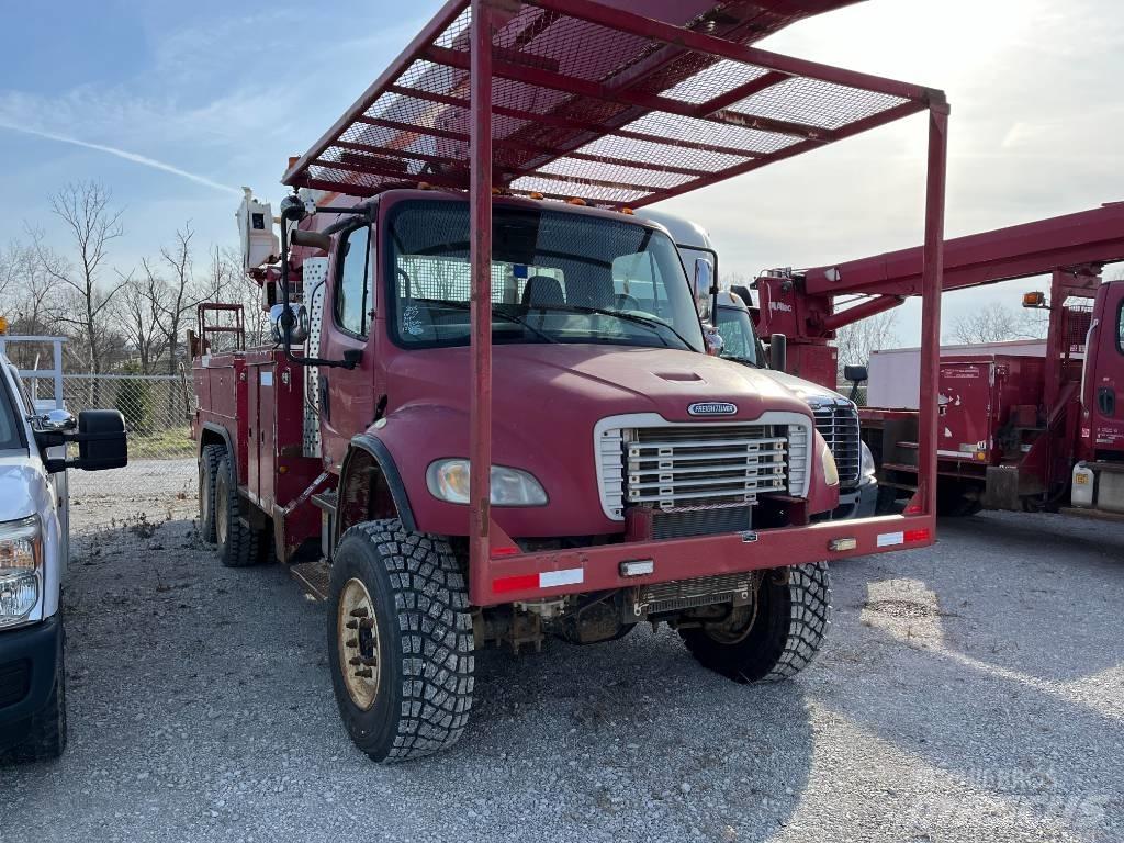 Freightliner M2-106 车载式高空作业车