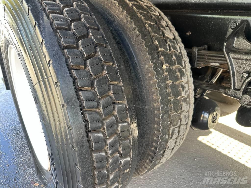 International 4300 平板栏板货车