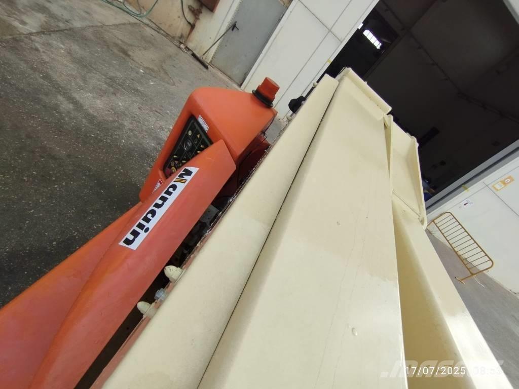 JLG E 400 AJPN 曲臂高空工作平台
