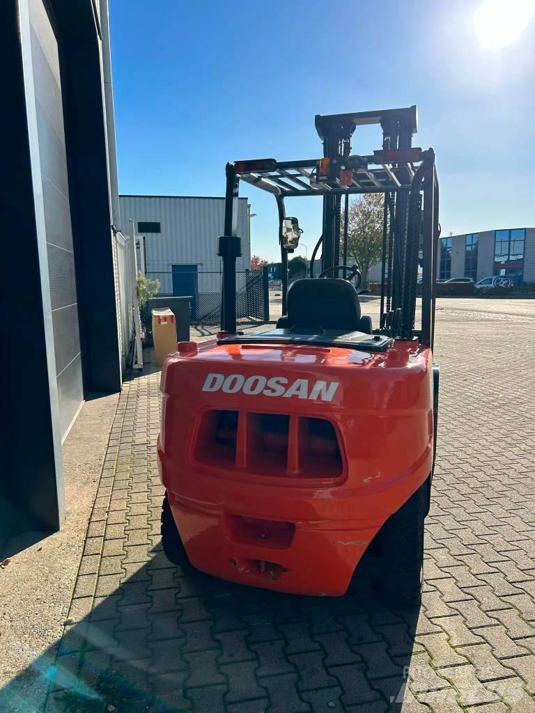 Doosan D50C-5 柴油叉车