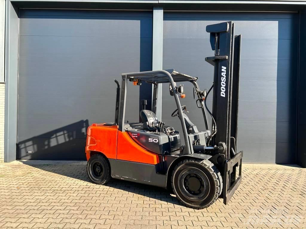 Doosan D50C-5 柴油叉车