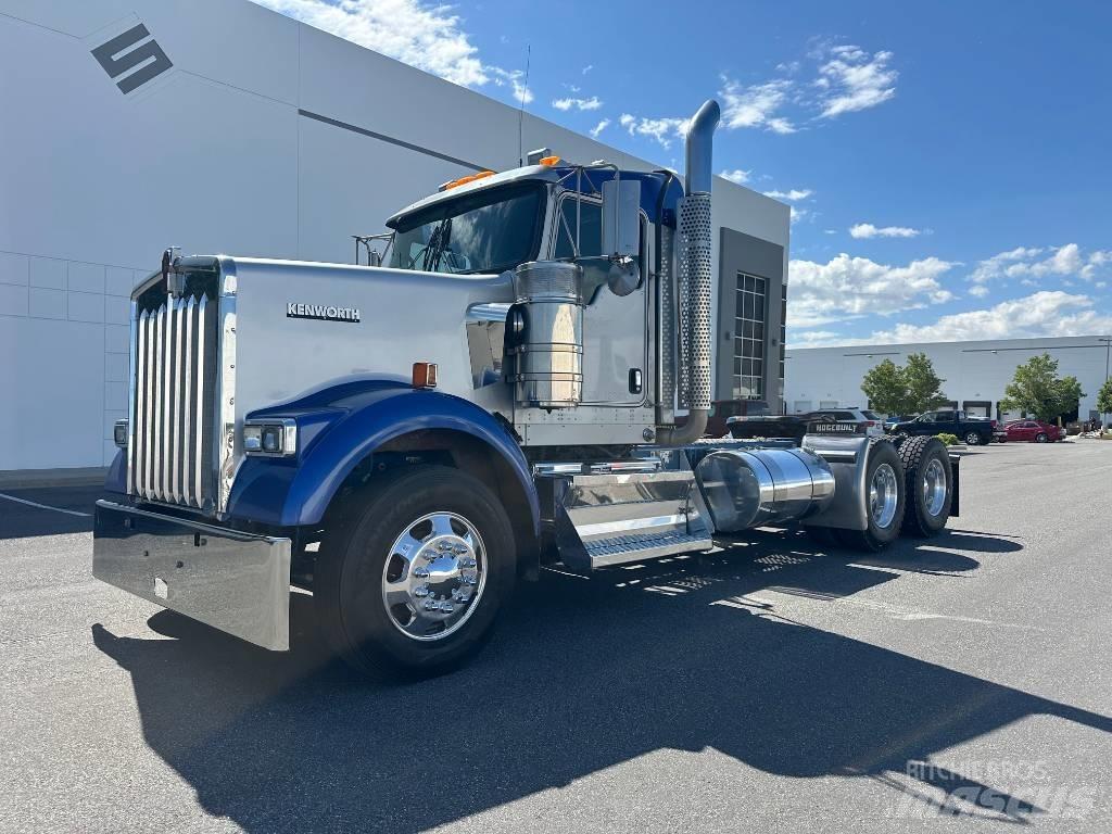 Kenworth W 900 牵引车