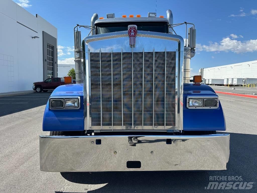 Kenworth W 900 牵引车