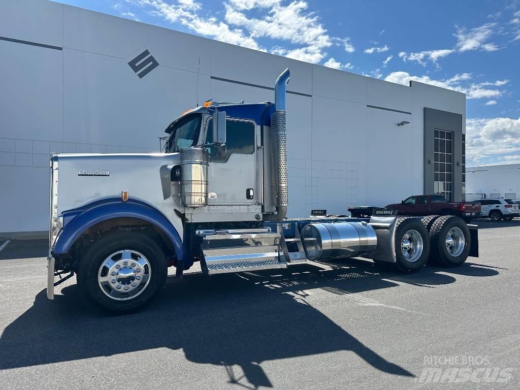 Kenworth W 900 牵引车