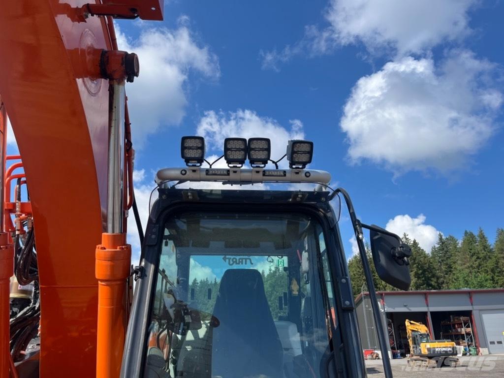 Hitachi ZX 135 US-6 履带挖掘机